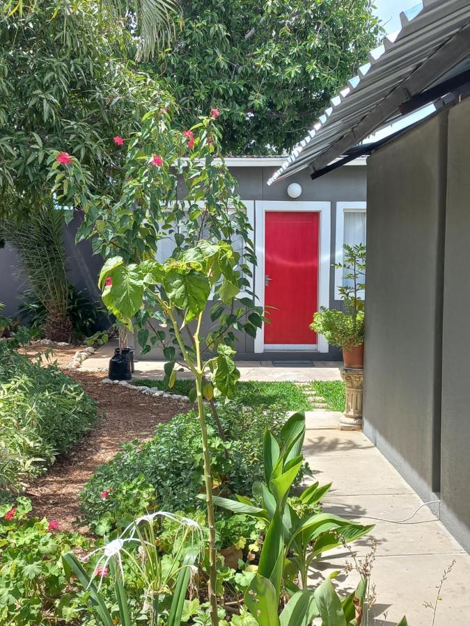 Urban Farm Haus Guesthouse Рунду Екстериор снимка